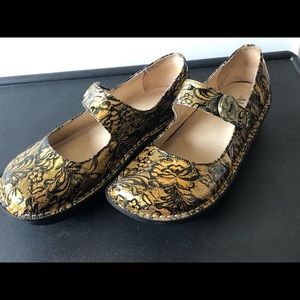 Women’s professional shoes